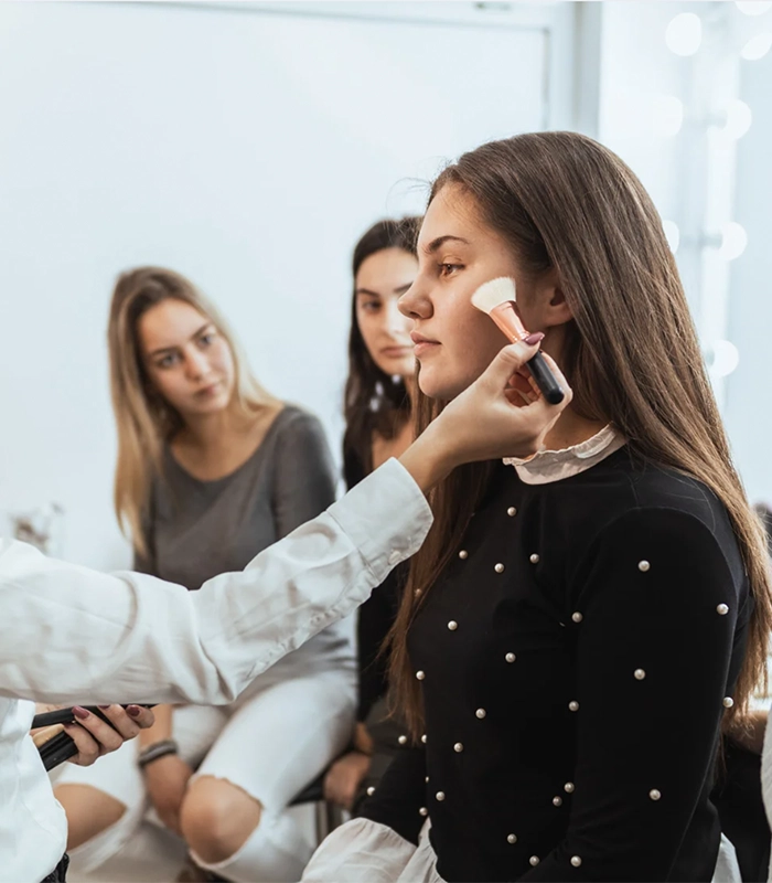 cursos de maquillaje y peluqueria en Tarragona